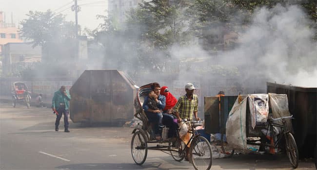 দূষিত বাতাসের শহরের তালিকায় চতুর্থ ঢাকা